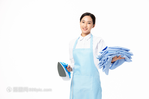 家政服务中的匠心 女性熨烫衣服的艺术与温情